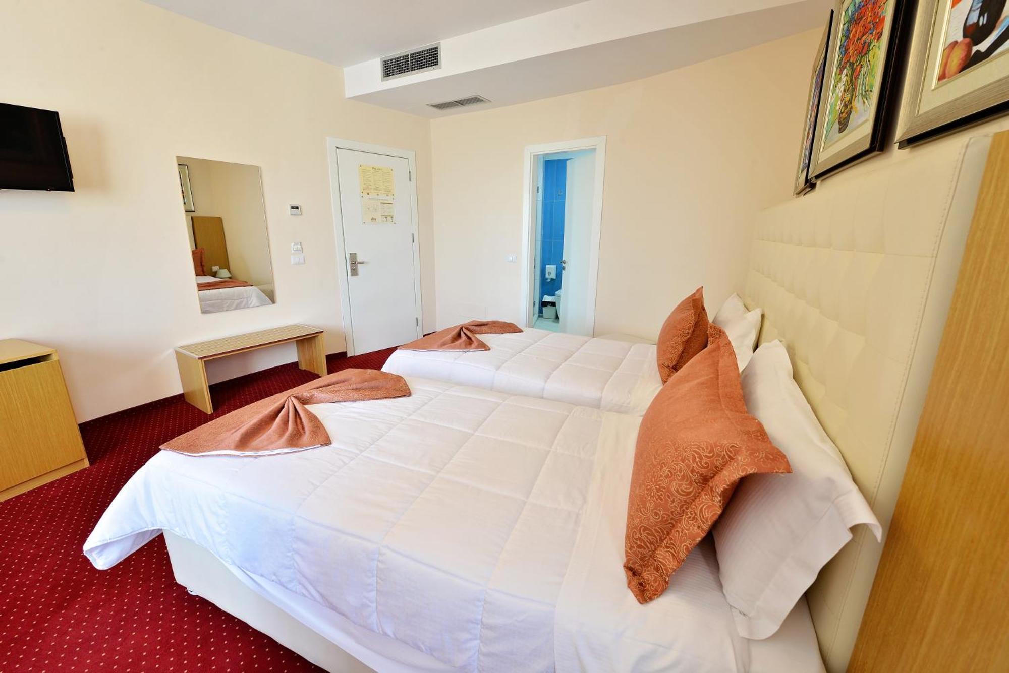 Jolly Hotel Lezhe Room photo