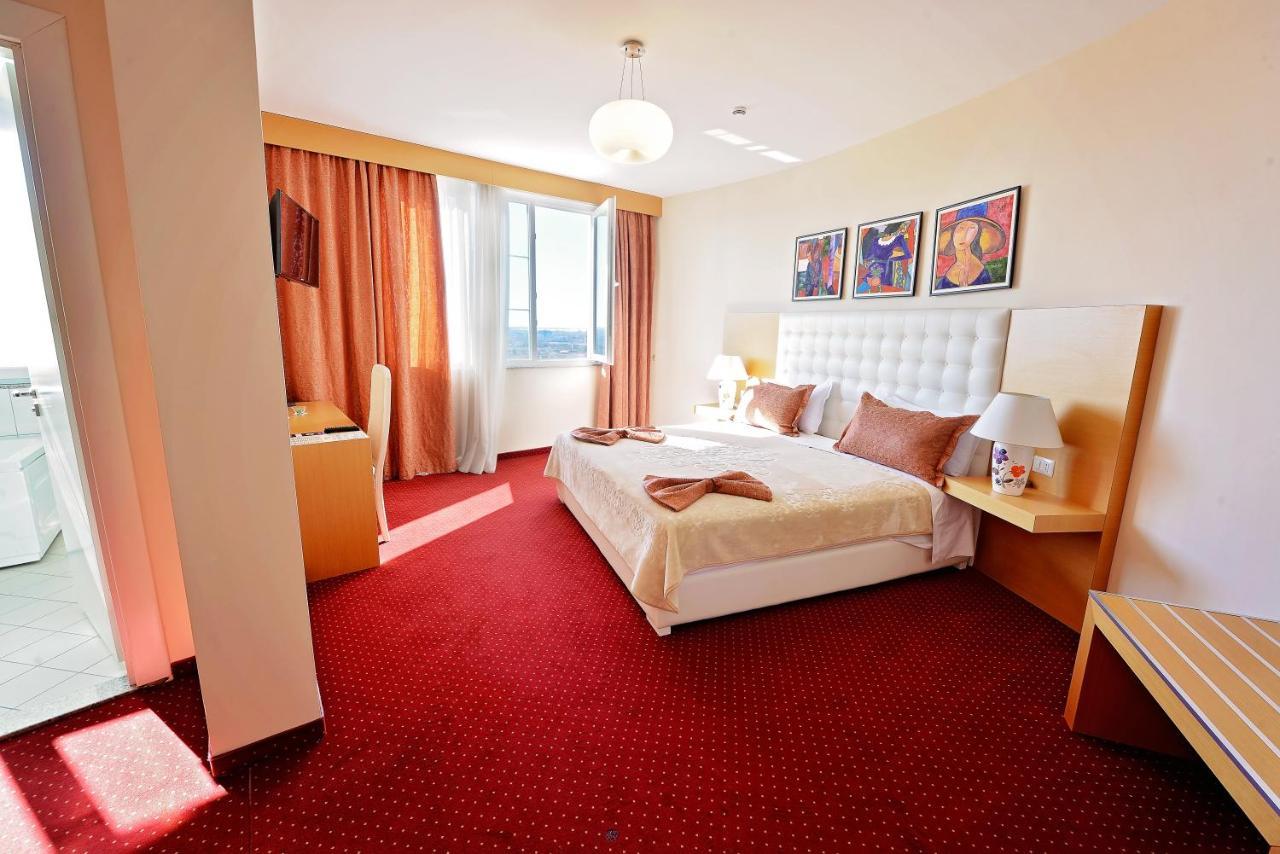 Jolly Hotel Lezhe Exterior photo