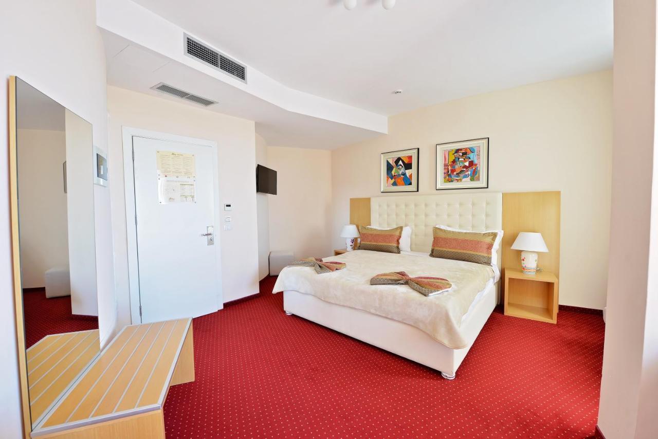 Jolly Hotel Lezhe Exterior photo