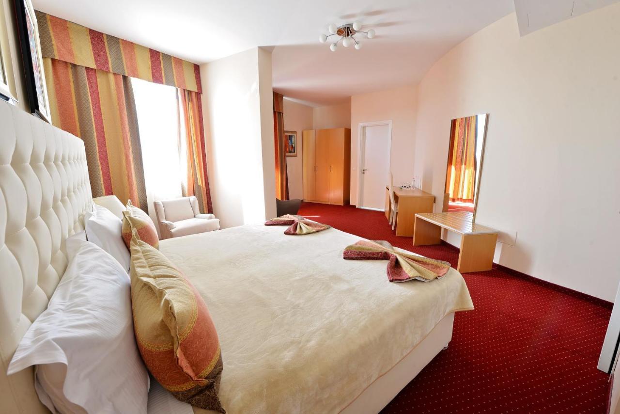 Jolly Hotel Lezhe Exterior photo