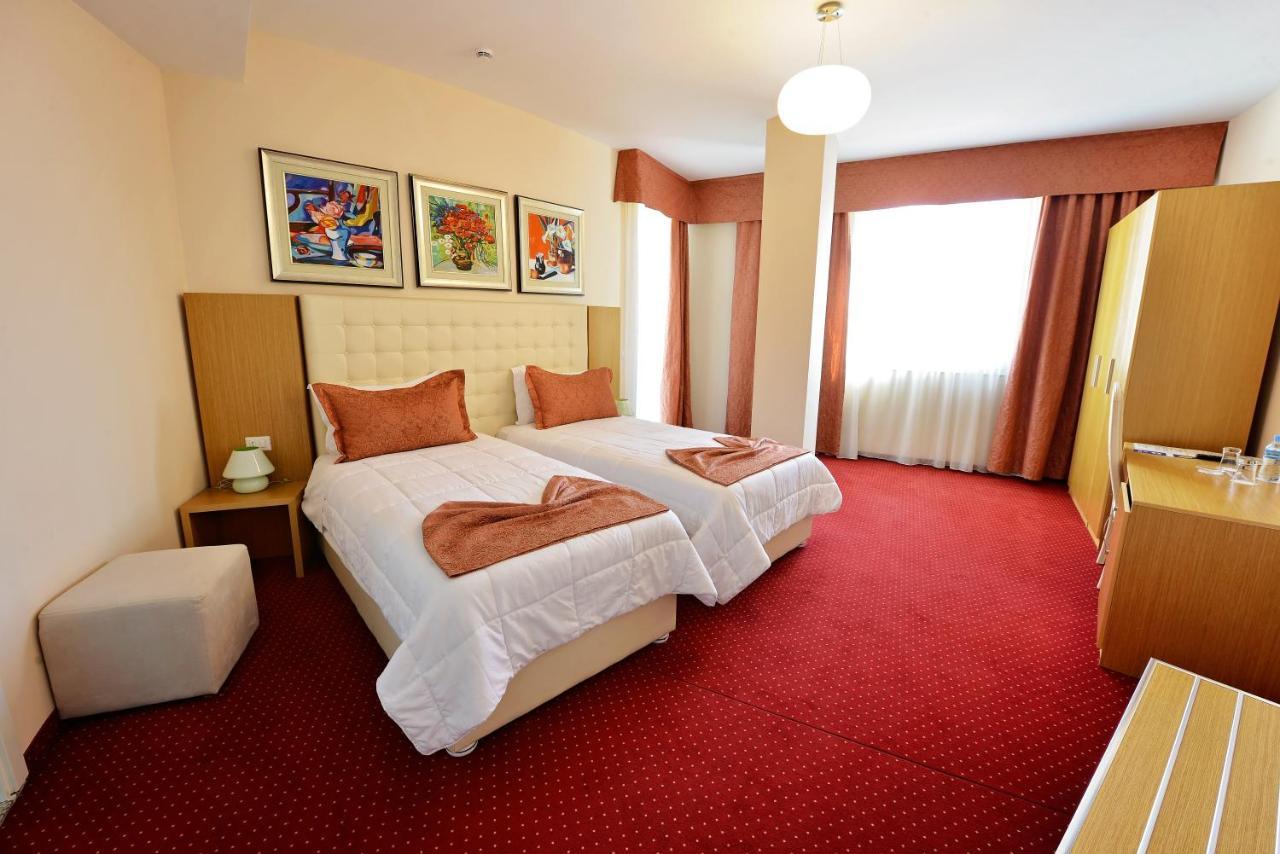 Jolly Hotel Lezhe Exterior photo