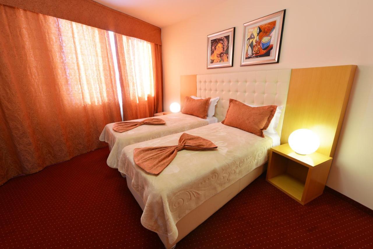 Jolly Hotel Lezhe Exterior photo