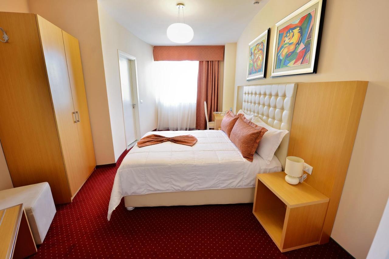 Jolly Hotel Lezhe Exterior photo